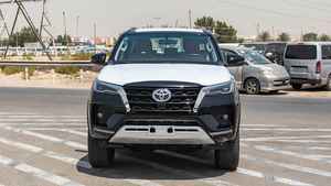 Nuevo/USADO TOYOTA FORTUNER NEGRO 2022, Cámara Trasera 360, Capacidad de Carga 31-40T, Emisión Diésel/GAS, Automático - Product Image 2