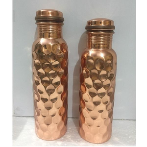 Botella de cobre Ayurveda pura más vendida en EE. UU. 950ml tipo prensado respetuoso con el medio ambiente Apto para lavavajillas para uso en fiestas Saniya Handicraft - Product Image 3