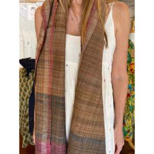 Tissu en soie et coton tissé à la main, style long, teinture acacia et marguerite - Product Image 1