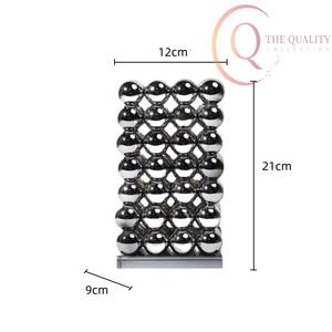 Vase à fleurs en métal artisanal avec un design artistique, parfait pour ajouter de l'élégance et du charme aux espaces intérieurs - Product Image 5