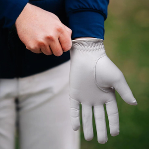 Gants de golf personnalisés Gants souples respirants avec impression de logo personnalisée pour les joueurs professionnels et occasionnels - Product Image 4