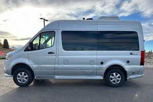 Mercedes-Benz Sprinter 2500 Airstream Interstate 4x4 d'occasion de 2021, environ 4200 miles, conversion complète en camping-car, Turbodiesel V6 4WD - Product Image 2
