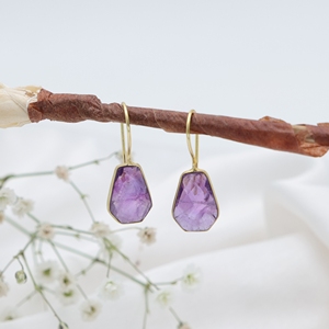 Boucles d'oreilles pendantes plaquées or 18 carats faites à la main |   Bijoux en laiton tendance pour femmes pour mariage |   Exportateur en gros OEM indien - Product Image 2