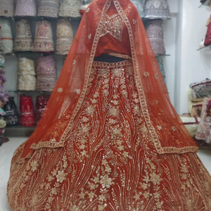 Elegante Lehenga Choli de Novia |   Lehenga de Novia Bordada de Diseñador |   Traje Tradicional Indio para Bodas |   Exclusivo Lehenga Nupcial - Product Image 1