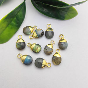 Colgante de Labradorita Natural Pulida con Baño de Oro |   Dijes de Piedras de Nacimiento para Joyería DIY al por Mayor - Product Image 1