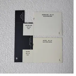 결혼식 카드와 봉투 id를 만들기를 위해 적당한 색깔의 구색에 있는 주문품 금속과 착색된 서류상 카드 주식