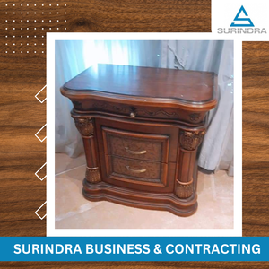 Mesita de noche de madera asegurada de calidad con mesita de noche hecha a mano de madera maciza de diseño tradicional a la venta - Product Image 3