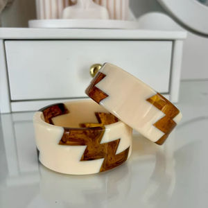 Bracelets jBangle, Bracelet de créateur fait main, cadeau de demoiselle d'honneur, Bracelet en résine de charme unique fabriqué à la main bleu et rouge, idée cadeau - Product Image 4