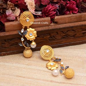 มาใหม่ต่างหูชุบทอง kundan เครื่องประดับทองเหลืองผสมแบบตะวันตกพร้อมเพชรมุกสำหรับงานแต่งงานของขวัญงานปาร์ตี้งานหมั้น - Product Image 1