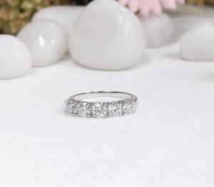 Bague de mariage demi-éternité en moissanite taillée 1 carat, sertie de diamants pavés, en or blanc massif 14 carats, cadeau d'anniversaire et de fête pour femme - Product Image 3