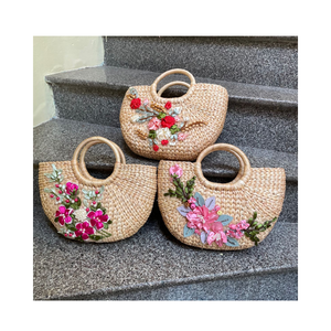 กระเป๋าถือสานลายดอกไม้คุณภาพสูงจากผักตบชวา สำหรับผู้หญิง งานฝีมือรักษ์โลก ผลิตในเวียดนาม - Product Image 1