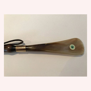 Chausse-pied en laiton lesté de luxe Design ergonomique pour un glissement sans effort avec une touche premium de classe - Product Image 6