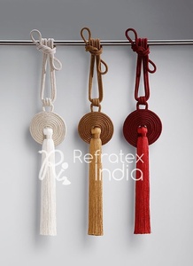 Tieback de poliéster con Pom de Refratex India Hecho en India - Product Image 4