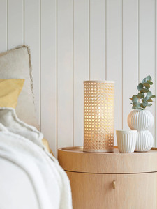 Lámpara de mesa de ratán tejido natural, forma cilíndrica, lámpara de noche, lámpara de pie de decoración del hogar, lámpara de esquina, venta al por mayor en Vietnam - Product Image 4