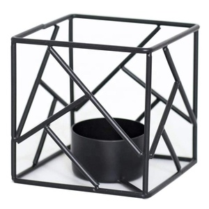 Bougeoir en treillis métallique carré géométrique de créateur fabriqué à la main bougeoir décoratif de table moderne noir Premium métallique - Product Image 1