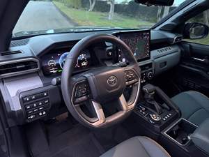 โตโยต้า ทาโคมา เทรลฮันเตอร์ ดับเบิ้ลแค็บ ปี 2024 ขับเคลื่อน 4 ล้อ เครื่องยนต์ไฮบริด 4 สูบ เทอร์โบ พร้อมระบบล็อคเฟืองท้าย ปรับแต่งสำหรับการขับขี่ออฟโรด - Product Image 5