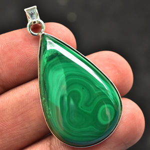 Hermoso colgante de malaquita 925 plata esterlina plata pura regalo de plata estampada para sus comerciantes colgante encantador colgante ovalado. - Product Image 1