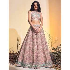 ชุดเลเฮนกาโชลีผ้าเน็ตเนื้อนุ่มปักลายสีชมพูอ่อนสวยงาม พร้อมผ้าคลุมไหล่สำหรับงานแต่งงาน - Product Image 2