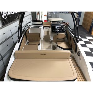 Embarcación de Lujo Sea Ray SPX 210 2025 con Motor MerCruiser, Tanque de Combustible de 37 Galones, Configuración Interior/Exterior - Product Image 2