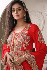 ชุดราตรีสีม่วงธรรมชาติเรียบง่ายสวยงามสไตล์ดูไบแบบอาหรับ ประดับลูกปัด แขนยาว ชุดกาฟตันแบบโมร็อกโก ชุดราตรีสำหรับชาวมุสลิม - Product Image 3