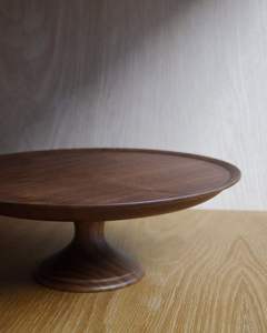 แท่นวางเค้กวันเกิดรูปทรงโค้งมนทำด้วยมือไม่เหมือนใครสำหรับงานเลี้ยงฉลองเค้กไม้ - Product Image 1