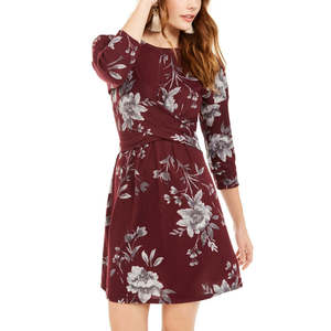 Robe Be Bop Junior à imprimé floral violet avec devant torsadé, taille S, en tissu jersey confortable - Product Image 1