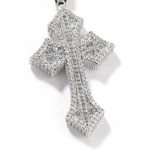 Colgante de Cruz personalizado con moissanita de corte Baguette redondo VVS chapado en oro, colgante de Plata de Ley 925 Unisex - Product Image 4