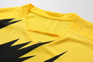 Uniforme de fútbol con impresión personalizada, uniforme de fútbol de malla de poliéster, hecho en Pakistán, venta directa de fábrica - Product Image 3