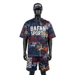 Conjunto deportivo ligero de poliéster para hombre, conjunto corto de malla atlética, tela transpirable de 160 GSM, colores llamativos, logotipo personalizado para conjuntos masculinos - Product Image 1