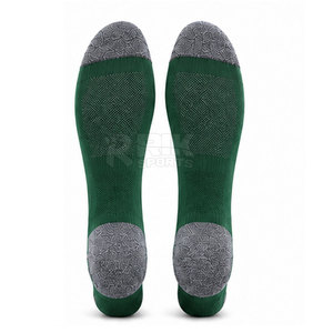 Chaussettes de football sur mesure fabriquées au Pakistan, chaussettes de football sportives avec logo coloré, design personnalisé. - Product Image 2