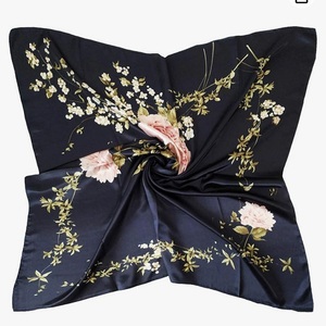 Bandana carré en gros avec logo personnalisé, impression numérique couleur, foulard pour la tête, toutes saisons, écologique, durable, de bonne qualité - Product Image 5