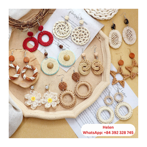 Pendiente de ratán hecho a mano 100%, Venta barata con nuevos accesorios artesanales de ratán de estilo bohemio a la moda - Product Image 1