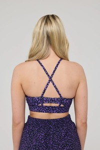 Ensemble de yoga athlétique pour femmes en gros personnalisé, respirant, à séchage rapide, 2 pièces, vêtements de sport avec soutien-gorge de sport et short de cycliste qui relève les fesses - Product Image 6