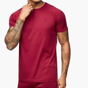 Usine en gros taille américaine Ultra doux personnalisé hommes blanc t-shirt polyester sublimation à manches courtes t-shirt séchage rapide t-shirts unis - Product Image 1