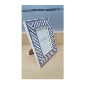 Cadre photo en bois élégant fait à la main avec des éléments décoratifs en corne et en résine pour une décoration élégante de la maison et du bureau - Product Image 5