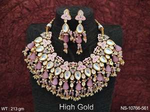 Ensemble de colliers ras du cou Kundan en plaqué or pour les fêtes - Product Image 3