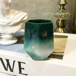 Portalápices de resina hechos a mano con colores vibrantes y un acabado brillante, perfecto para organizar por tradebit - Product Image 4