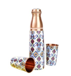 Botella de cobre grabado antiguo 1L, artesanía exquisita con diseño atemporal, botella termo de cobre texturizado 1L - Product Image 1