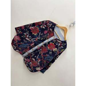 Veste matelassée en coton d'automne, imprimée à la main avec le motif 'Le Jardin de Minuit' - Product Image 3
