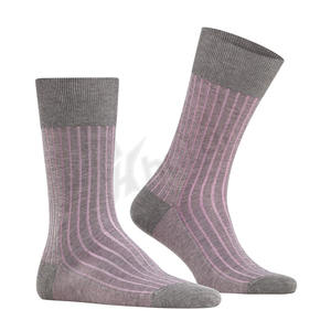 Chaussettes de sport polyvalentes et décontractées Chaussettes tricotées en pur coton Chaussettes avec logo personnalisé - Product Image 1