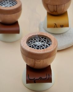Brûleur Bakhoor en bois de qualité supérieure avec design complexe Brûleur d'encens Mabkhara en bois fait à la main - Product Image 1