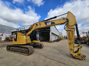 Mini-excavatrice compacte sur chenilles Cat 325FLCR, très demandée, pour travaux de construction, démolition, aménagement paysager et terrassement. - Product Image 3