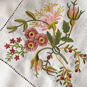 Custom Wholesale Washable Embroidery Pretty Flowers <b>Placemat</b> & Napkin Set White <b>Linen</b> Hemstitch Mats for Home Wedding Events - Product Image 2