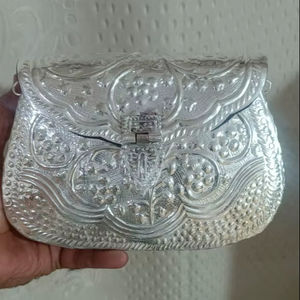 Pochette élégante en laiton, accessoire de luxe pour mariages et célébrations, sac à main pour femme pour soirées - Product Image 2