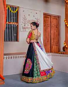 Collection spéciale Pancharangi pour les dames Navratri portent des vêtements de style indien et pakistanais Lahenga Choli pour les couples - Product Image 5