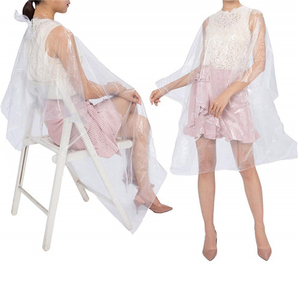 Delantal de PE desechable personalizable de alta calidad a prueba de agua para cocina y peluquería al por mayor del fabricante - Product Image 2