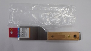 Grattoir de type P japonais avec manche en bois et lame en acier inoxydable de 42 mm pour usage industriel et bricolage - Product Image 2