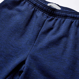 Pantalones deportivos suaves y flexibles en el interior, lo que los hace cómodos para largos períodos de uso, ligeros con diseño deportivo. - Product Image 3