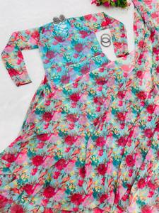 ชุดส่าหรีพิมพ์ลายสำหรับงานปาร์ตี้สวยงาม - Product Image 2