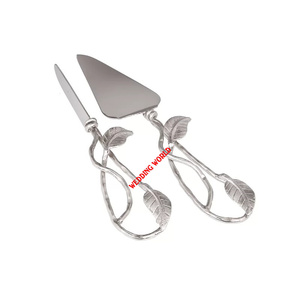 Nouveau design d'ensemble de couteaux à gâteau en métal, couverts design de qualité supérieure, faits à la main, ensemble de serveurs de gâteaux en métal vendu en gros avec finition argentée - Product Image 1